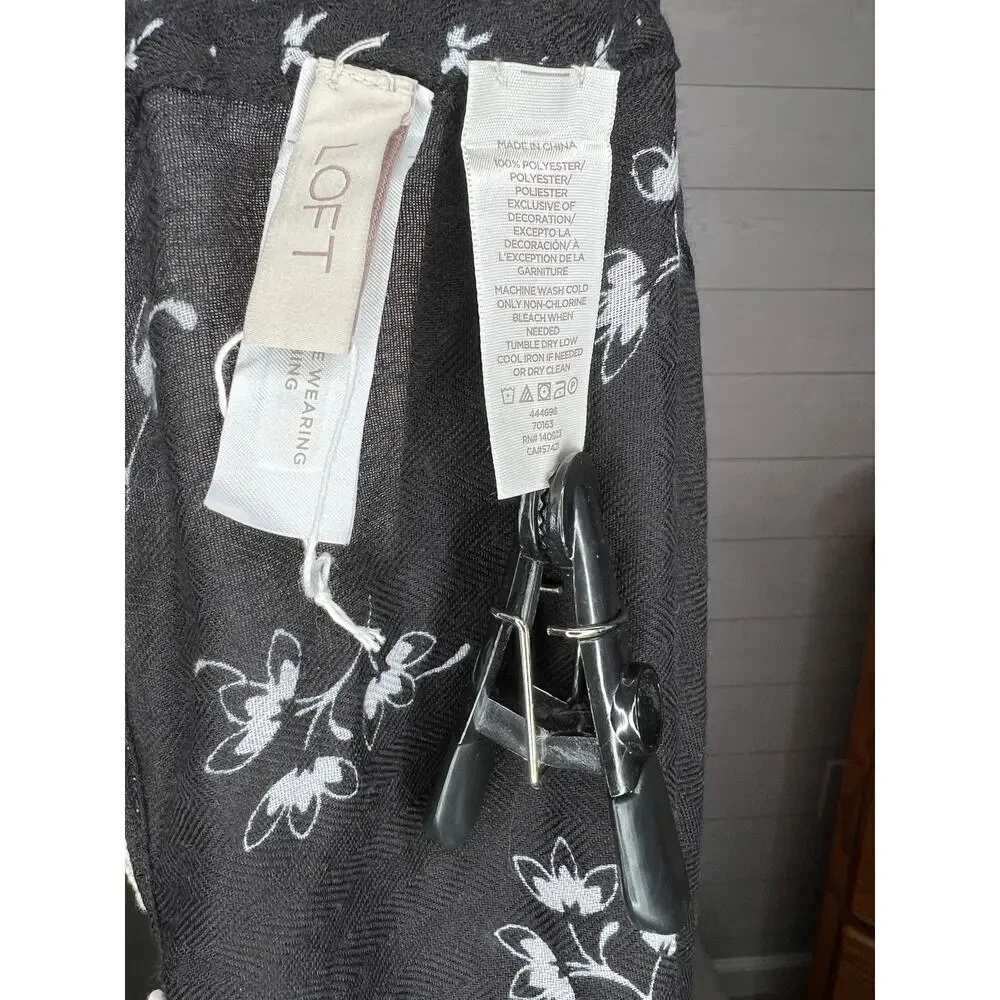 Loft black & white floral infinity scarf NWOT